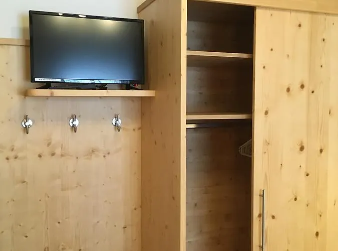 Hoell Apartman *
